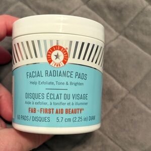 First Aid Beauty Facial Radiance Pads - White and Blue